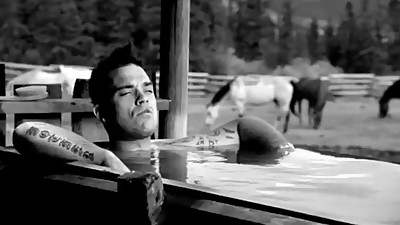 Robbie Williams - Feel