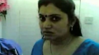 Indian beauty milf enjoys anal fuck with