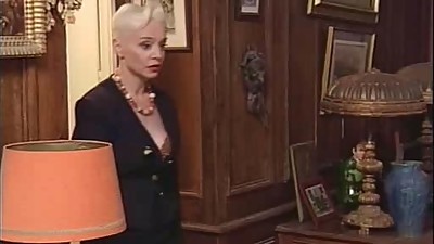 Mature Sonia Muere fist fuck