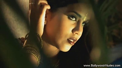 The Beauty Of a Bolly Girl