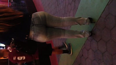 Big booty Latina Milf wow