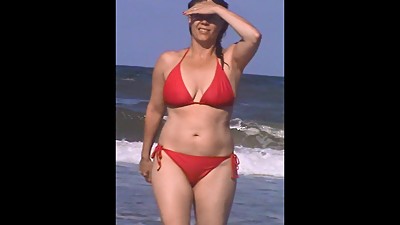 candid beach milf spy jiggly tits 20 see