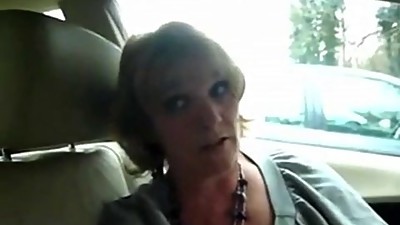 Mature wife gives good suck to man on