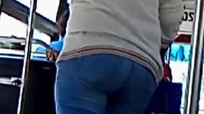 mama culona en el camion