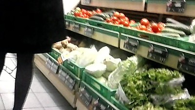 spy mature in black fishnet pantyose in