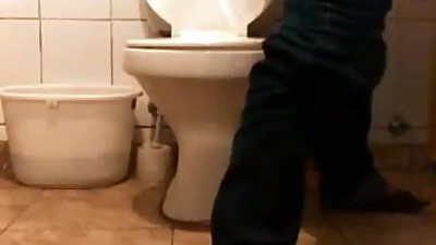 not MY Aunt en el wc