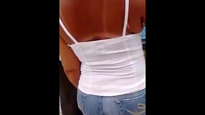 Madura com marquinha de biquini