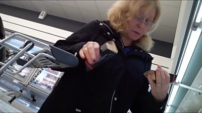 stocking upskirt mature salope en bas