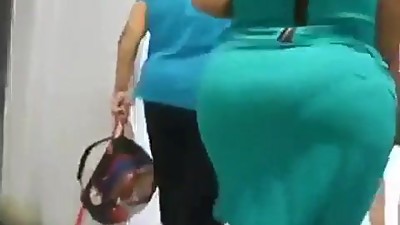 Traserote en vestido verde