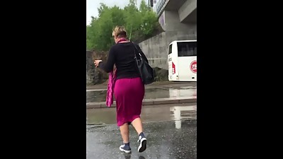 Milf got a big juicy ass. Booty looking