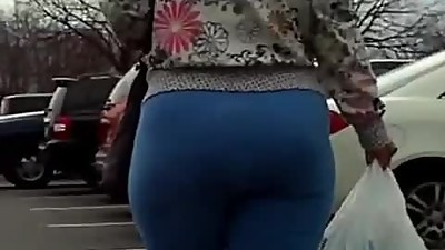 Candid Mature Big Ass VPL In Yoga Pants