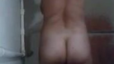 Vieja puta me muestra como se lava la