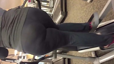 Big wide Latin booty milf