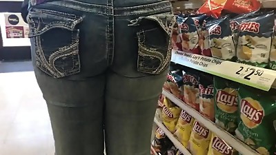 ASS AT THE 7 ELEVEN