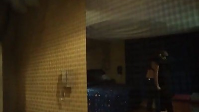 Alicia Bailando con un Policia