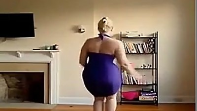 THICK WHITE WOMAN TEASING