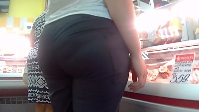 Candid big ass in spandex
